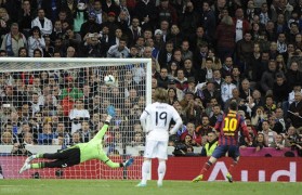 球王大结局!球王梅西迎来世纪加冕,足坛历史第一人